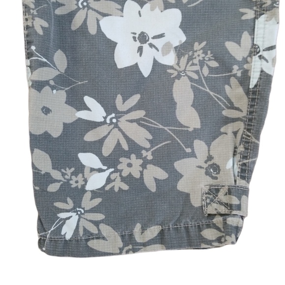 Gloria Vanderbilt Gray Floral Skimmer Capri Pants Size:‎ 8 - Picture 5 of 10